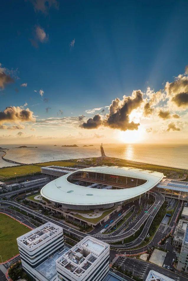 2025年澳门天天六开彩正版澳门,2025年澳门天天六开彩，正版之路与未来展望